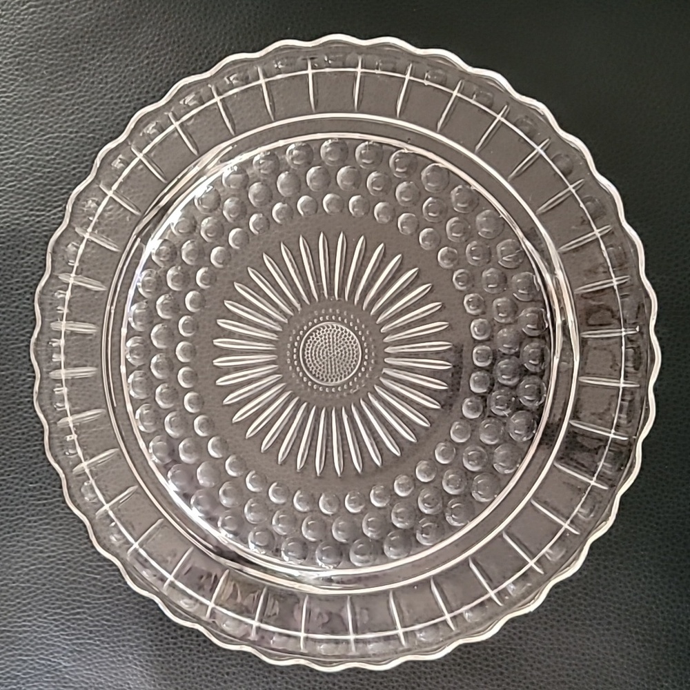 Federal Winchester cake plate glass bubble & sunflower w scallop edge 11.25" dia